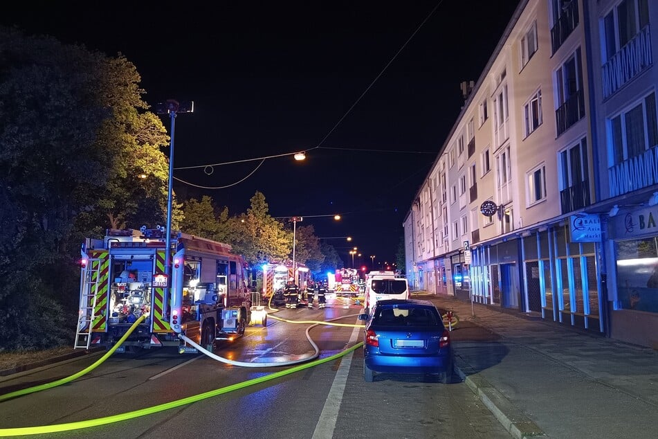 München: Flammen schlagen aus Wohnung: 41-Jähriger springt aus drittem Stock