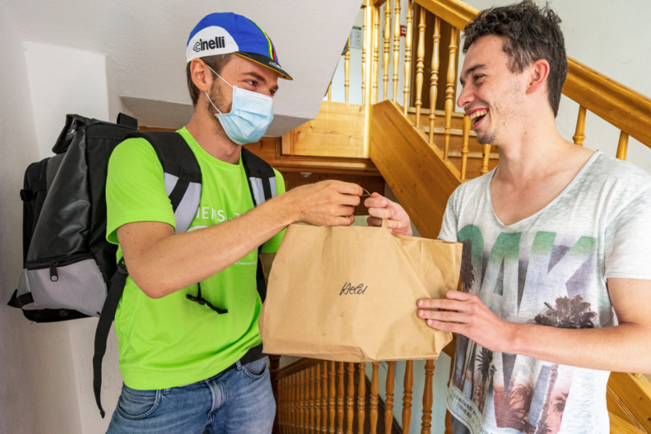 In mehreren ostbayerischen Städten können sich Studenten künftig Mensa-Essen nach Hause liefern lassen.