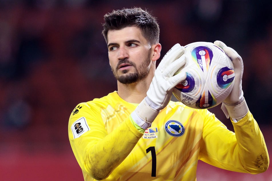 St. Paulis Torwart Nikola Vasilj trifft mit Bosnien-Herzegowina in den WM-Play-offs auf xxx.