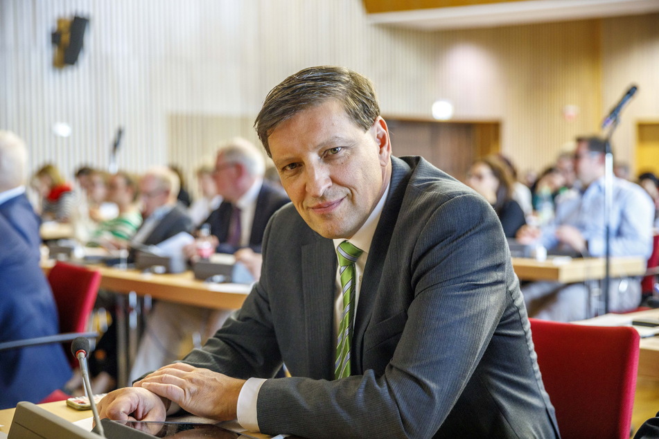 Freie-Wähler-Chef Jens Genschmar (52) ärgert sich über neue Verzögerungen.