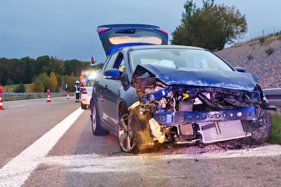 Unfall A72: Autobahn-Unfall mit mehreren Fahrzeugen: A72 voll gesperrt