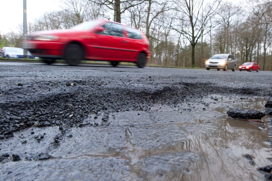 Die Kommunen wollen Löcher füllen: Sechs Städte fordern wegen Geldnot unverzügliche Sofortmaßnahmen. (Symbolfoto)