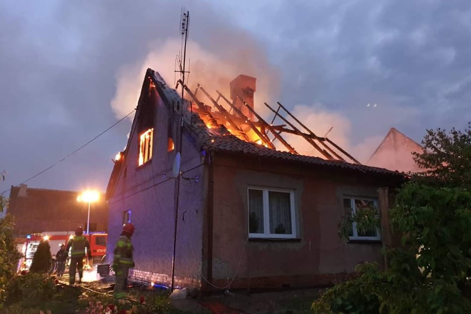 Im Dorf Silginy brannte ein Einfamilienhaus. Zwei Menschen konnten nach den Löscharbeiten nur noch tot geborgen werden.