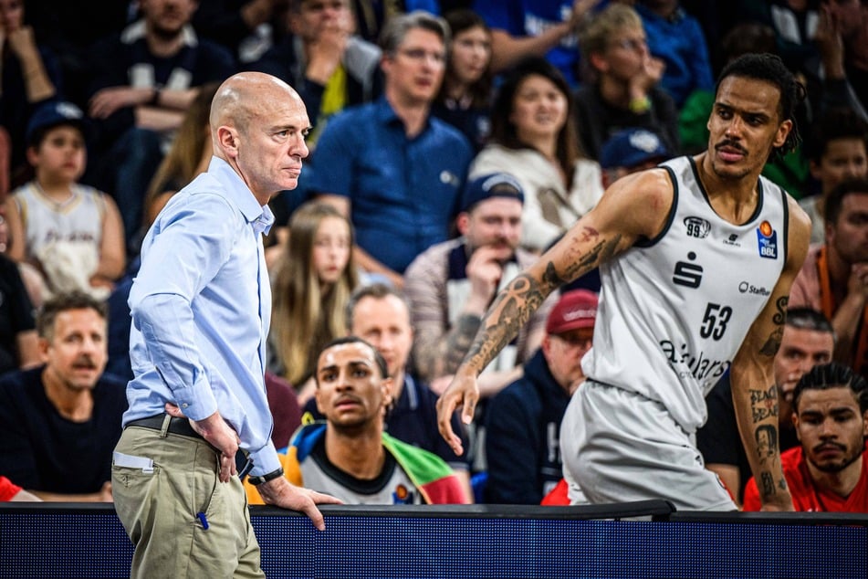 Zwei, auf die es ankommen wird in der nun beginnenden Saison: Niners-Coach Rodrigo Pastore (53, l.) und Publikumsliebling Kevin Yebo (29).