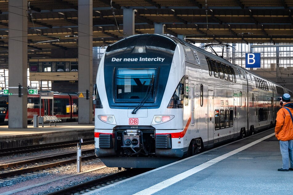 Die Deutsche Bahn hat vorübergehend die IC-Linie 17 gestrichen. Somit halten keine Fernzüge in Chemnitz. (Archivbild)