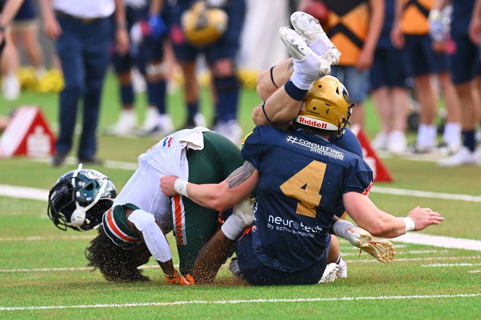 Logan Mobelini (r.) kennt auf dem Feld keine Freunde.