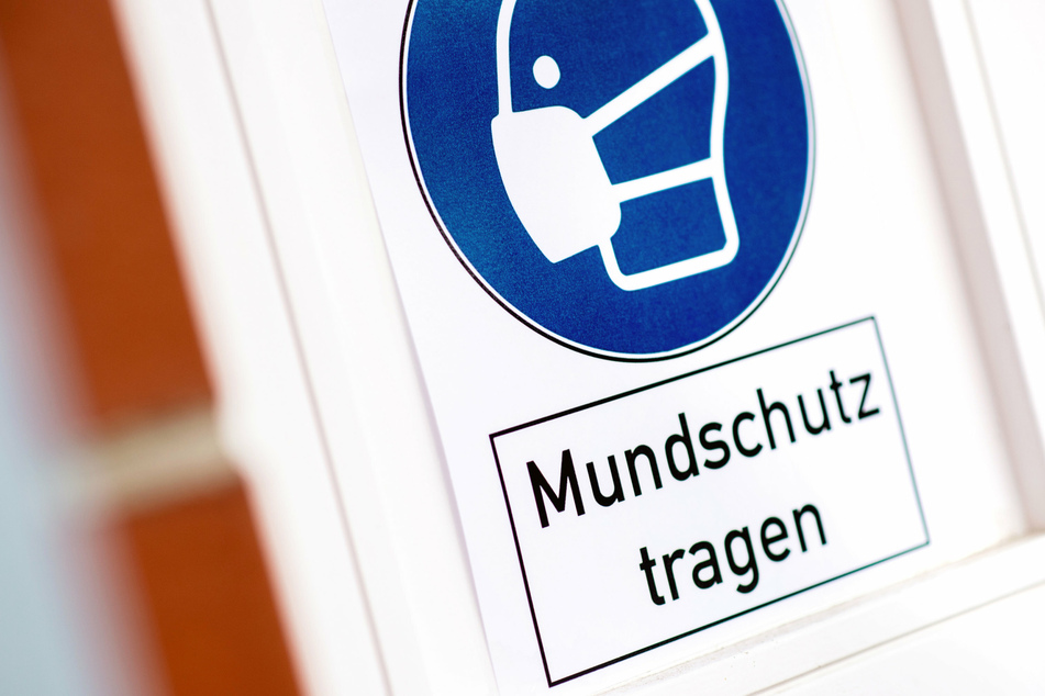 Die Maskenpflicht gilt in Chemnitz nun auch außerhalb von Gebäuden (Symbolbild).