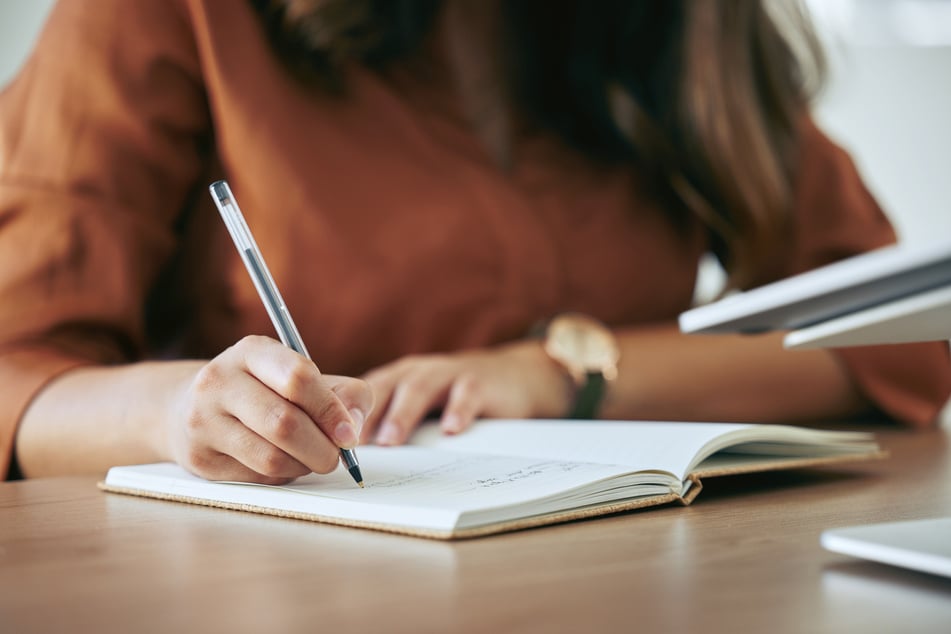 Journaling kann während der richtigen Mondphase stark zur Selbstreflexion beitragen.