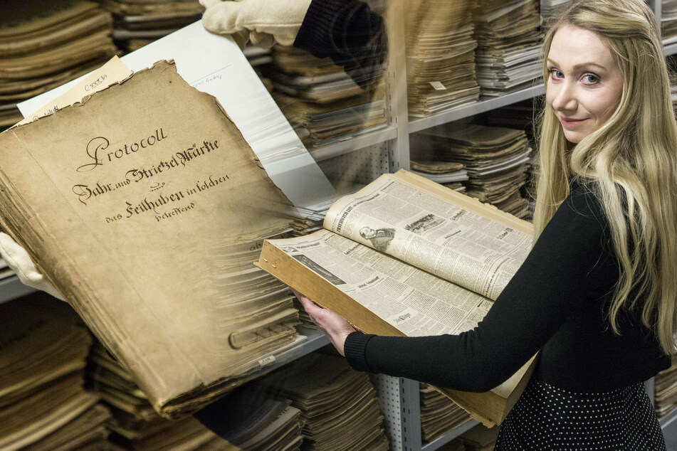 Dr. Sylvia Drebinger-Pieper (36) aus dem Stadtarchiv forschte zusammen mit ihrem Kollegen Stefan Dornheim (40) zur Geschichte des Marktes. Fündig wurden die Historiker zum Beispiel in diesem Protokoll aus dem Jahr 1723 (links).