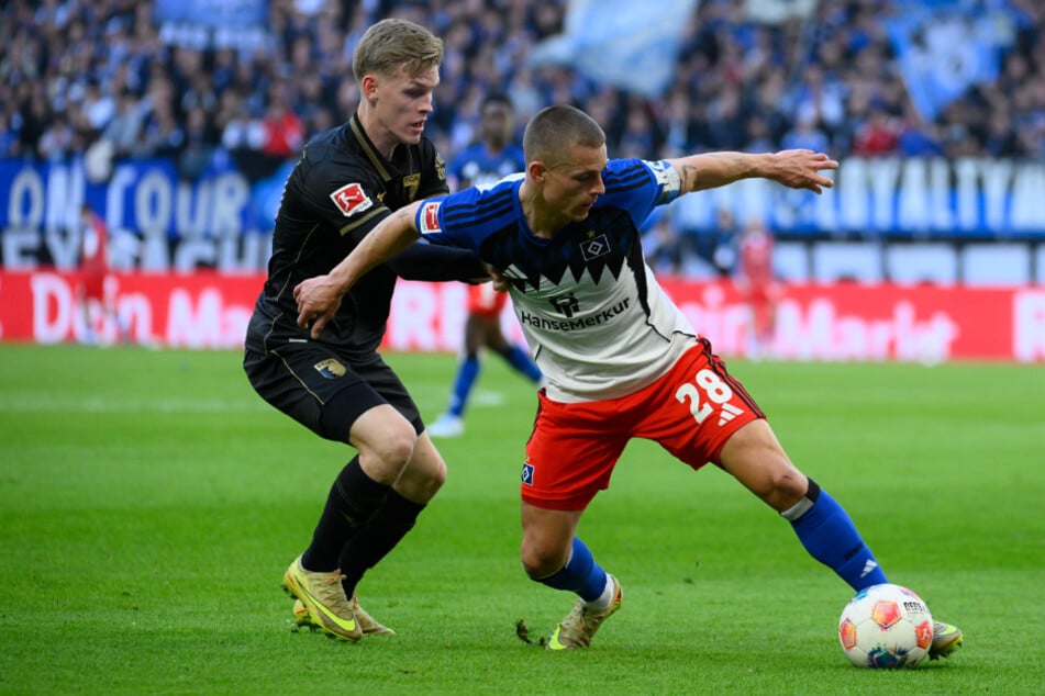Nach dem Remis verteilte Rotsünder Muheim (r.) ein Kompliment an seine Teamkollegen.