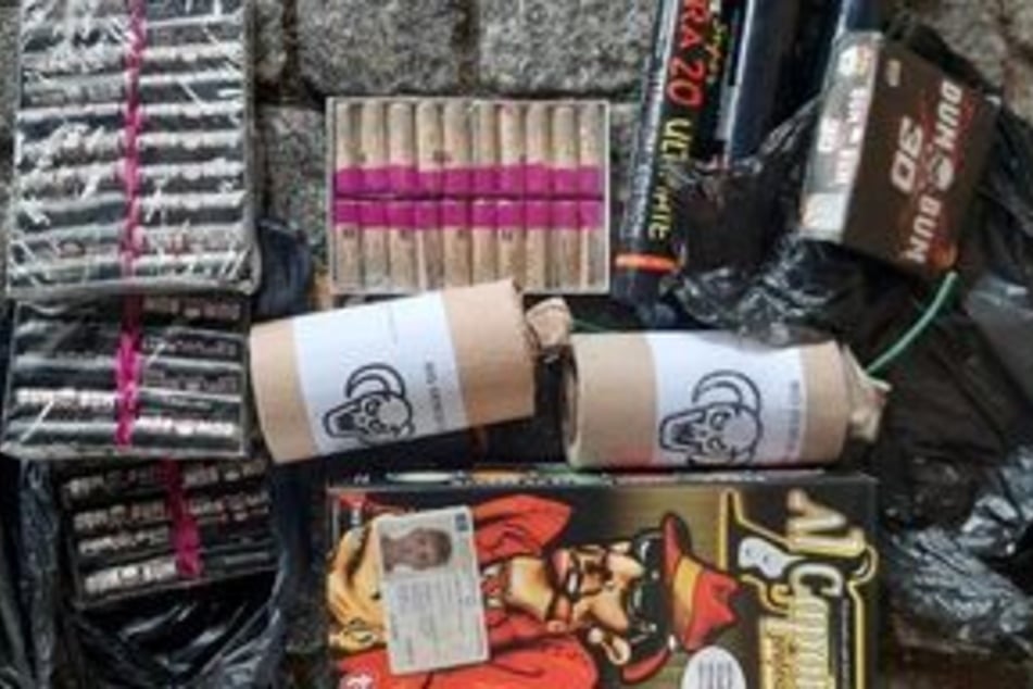 Bei der Pyro handelte es sich um Feuerwerkskörper der Kategorie F4 aus Tschechien. Diese sind in Deutschland verboten.