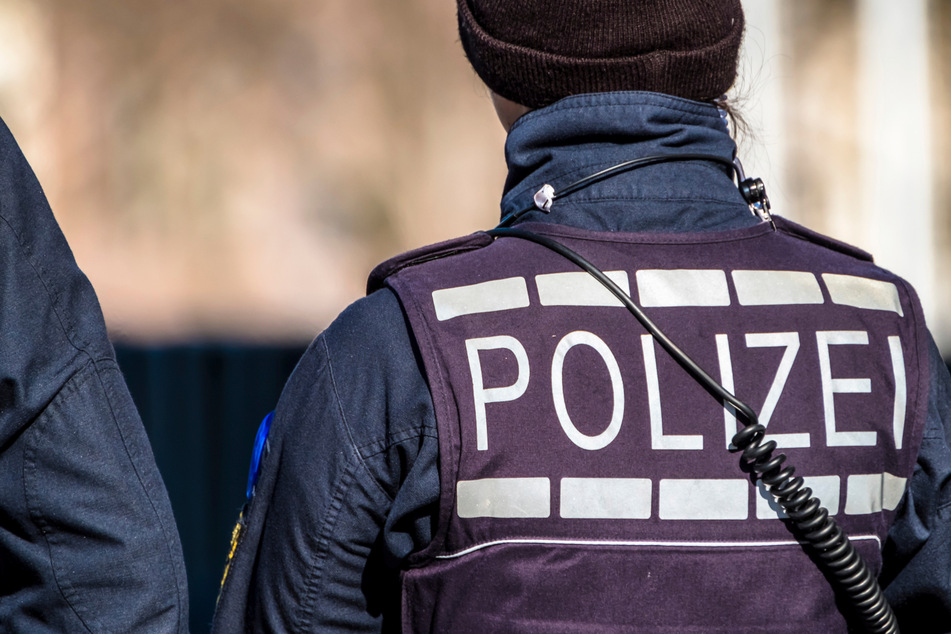 Mann begrapscht 13-jähriges Mädchen am Hintern - doch ein Zeuge beobachtet Übergriff