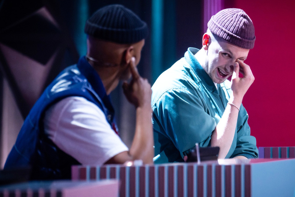 Wildcard-Gewinner Simon (29, r.) erwischte einen nahezu perfekten Abend, erst im Finale musste er sich Joko Winterscheidt (42) geschlagen geben.