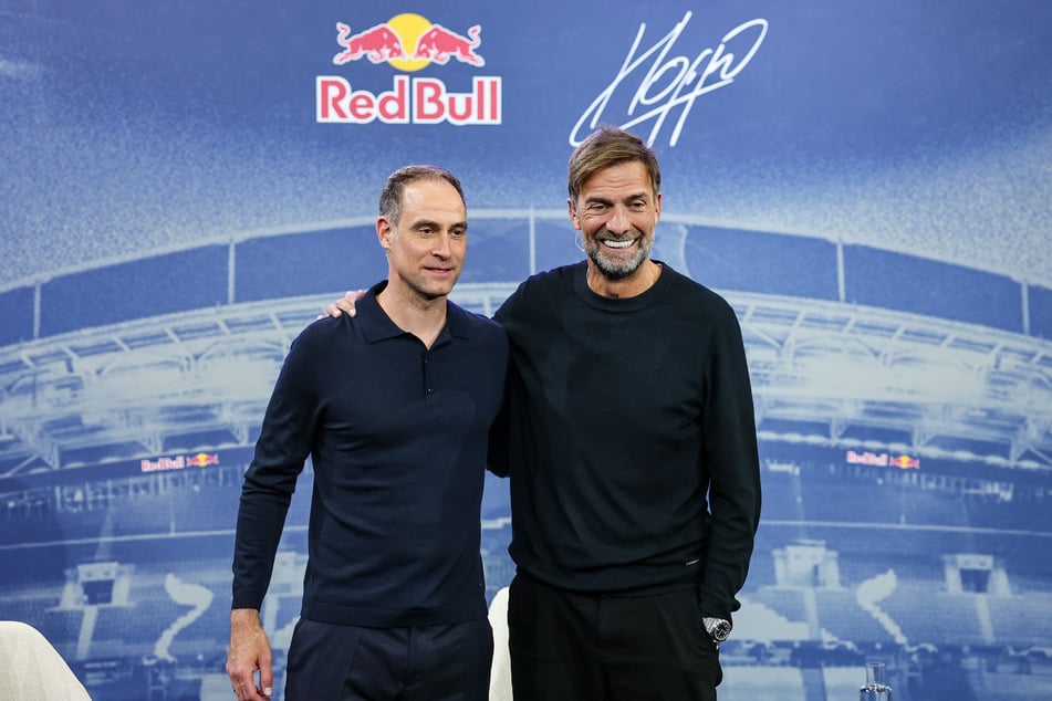Jürgen Klopp (58), hier zusammen mit RB-Chef Oliver Mintzlaff (50), hat Haenni bereits kennengelernt. Das lief offenbar skurriler, als sie erwartet hätte.