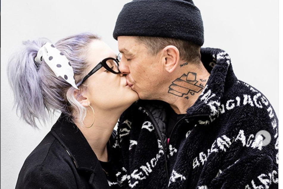 Kelly Osbourne (l.) and her partner DJ Sid Wilson were friends for years and are now are parents of a baby boy.