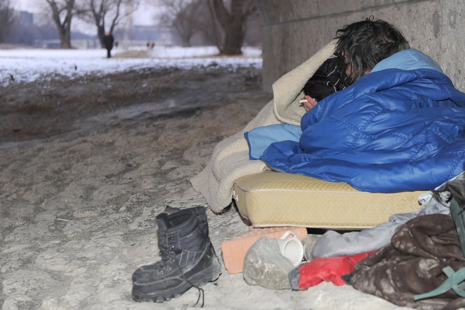 Das Frostwetter stellt Obdachlose vor eine lebensbedrohliche Herausforderung (Symbolbild).