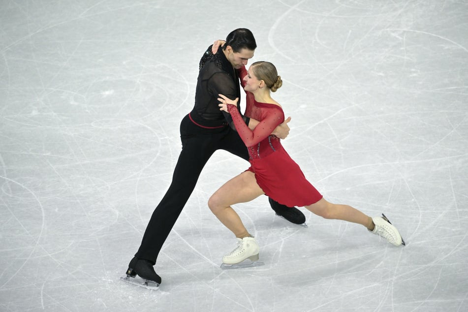 Minerva Hase und Nikita Volodin gehen nach ihrem starken Kurzprogramm als Favoriten in die Kür.