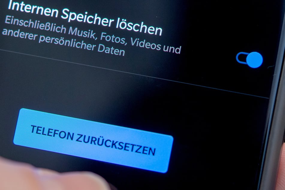 BVerfG: Zugriff auf Daten von Handy-und Internetnutzern zur Terror-Abwehr geht zu weit