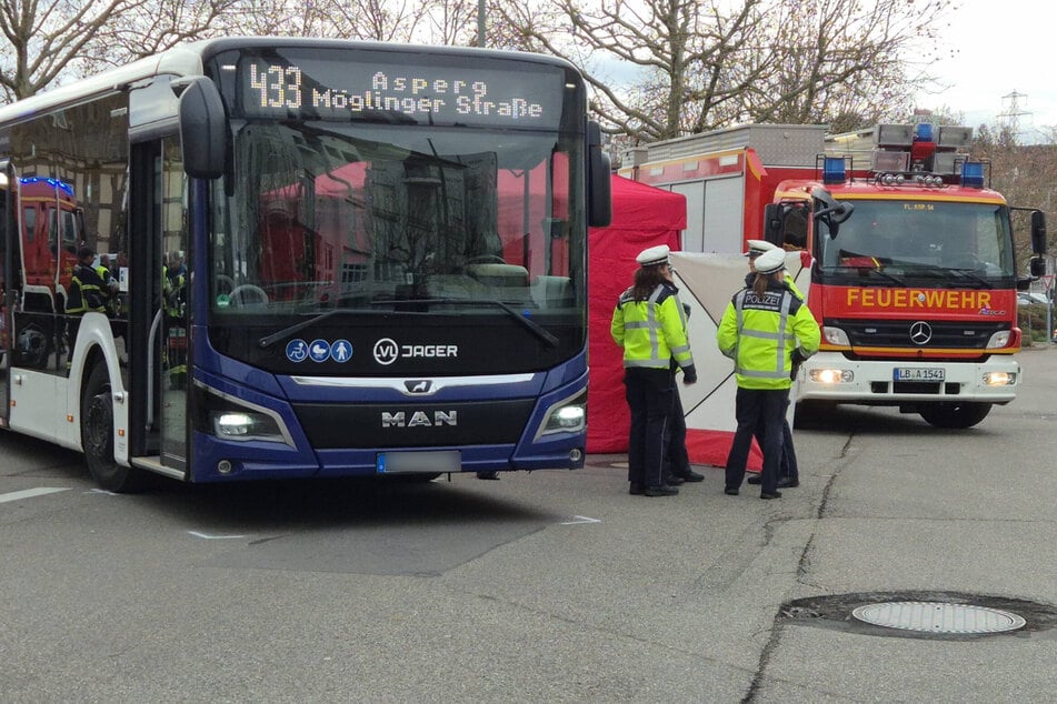 Zum Unfallort rückten zahlreiche Einsatzkräfte aus.