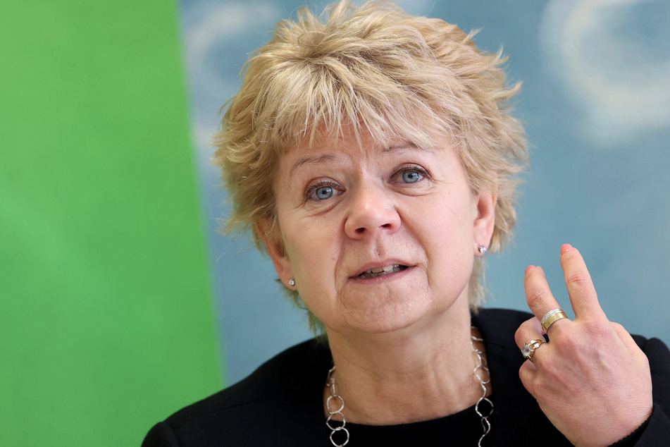 Grünen-Fraktionschefin Cornelia Lüddemann (54) stellte die Pläne für gefördertes Carsharing in Gemeinden vor.