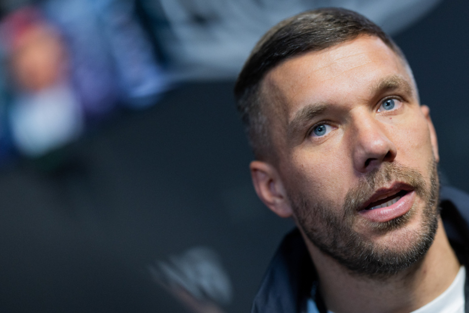 Lukas Podolski (38) könnte nach jahrelanger Abstinenz im Sommer 2020 ans Geißbockheim zurückkehren.