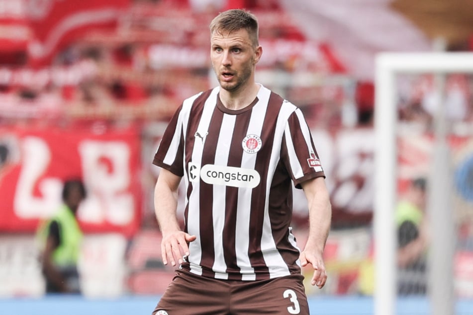 Abwehrspieler Karol Mets (33) hat beim VfL Bochum unterschrieben. In der kommenden Saison trifft er zweimal auf seine alte Liebe. (Archivfoto)