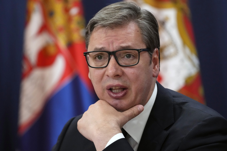 Der serbische Präsident Aleksandar Vucic (52) verkündet zwar den Abbau der errichteten Barrikaden im Norden des Kosovo, allerdings unterstütze er dennoch die Anliegen der Kosovo-Serben.