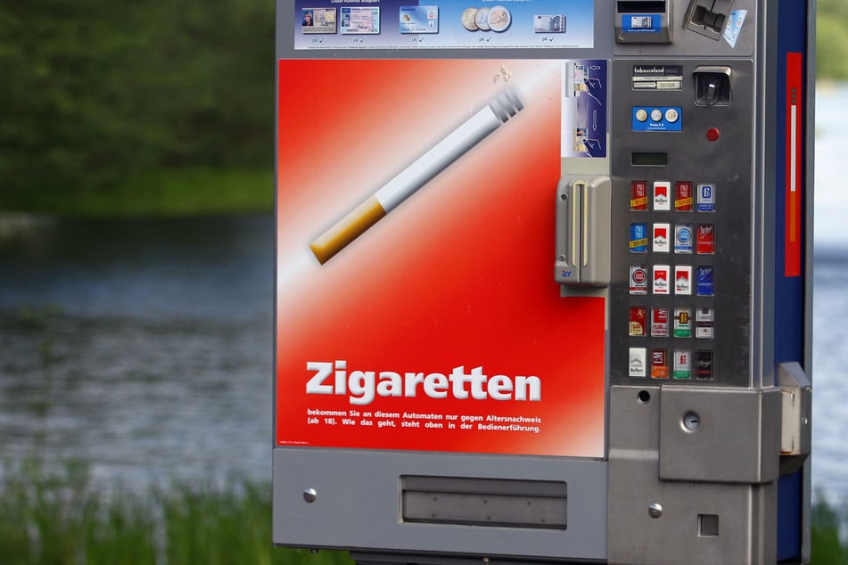 Mann jagt Zigarettenautomat in die Luft - dann macht er einen fatalen Fehler