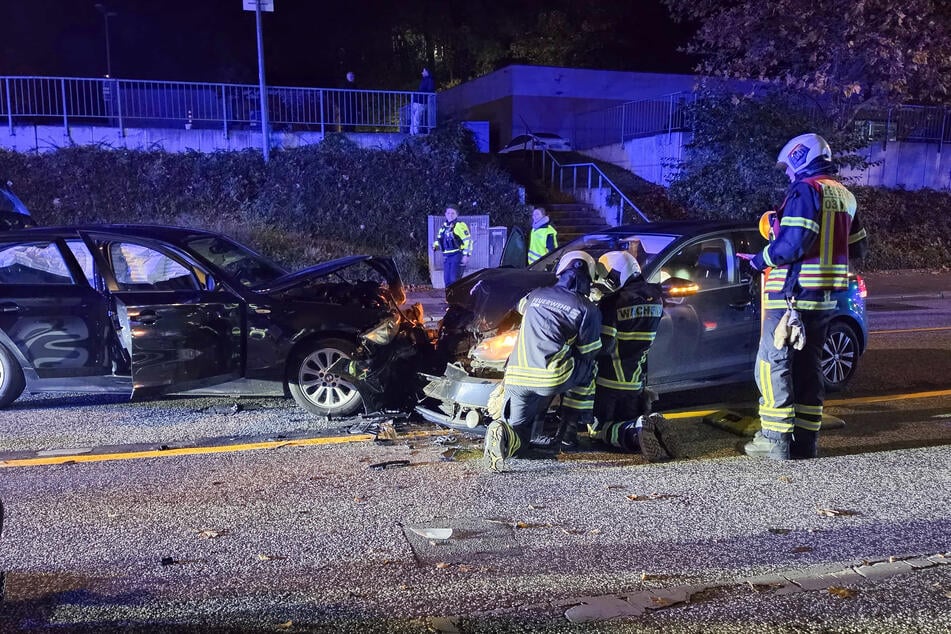 Bei einem Unfall in Wuppertal sind fünf Personen leicht verletzt worden.