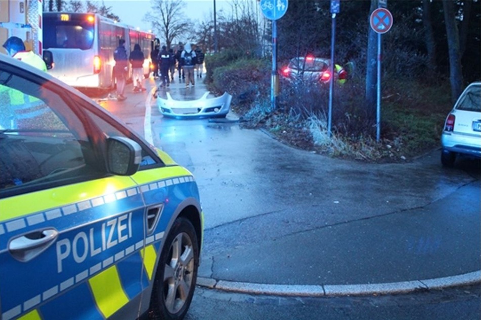 Die Opel-Fahrerin (39) kam nach dem Unfall in Heiligenhaus in eine Klinik.