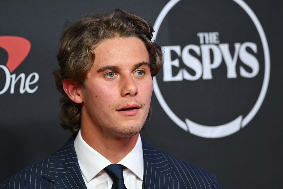 … oder war es doch der Eishockeyprofi Jack Hughes (25)? So ganz sind sich die beiden da nicht einig.