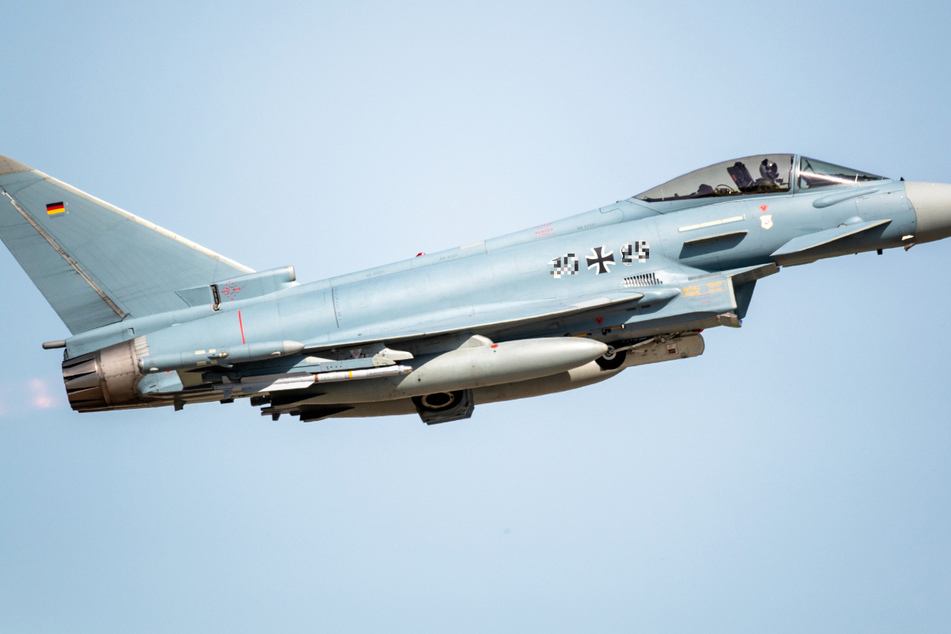 Die Eurofighter (Archivbild) waren in der Luft, um eine zivile Maschine abzufangen, zu welcher der Funkkontakt abgerissen war.