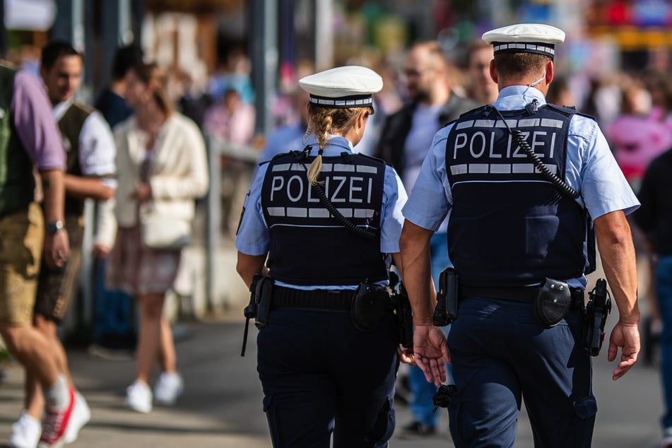 Viele Polizeibeamte sorgen auf dem Stuttgarter Volksfest für Recht und Ordnung.