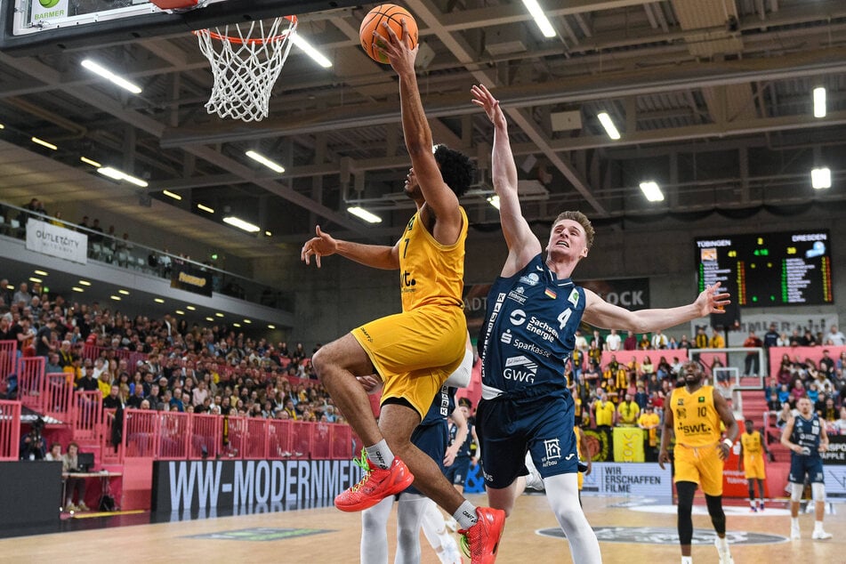 Daniel Kirchner (27, r.) und die Titans wurden zu Beginn überrannt.