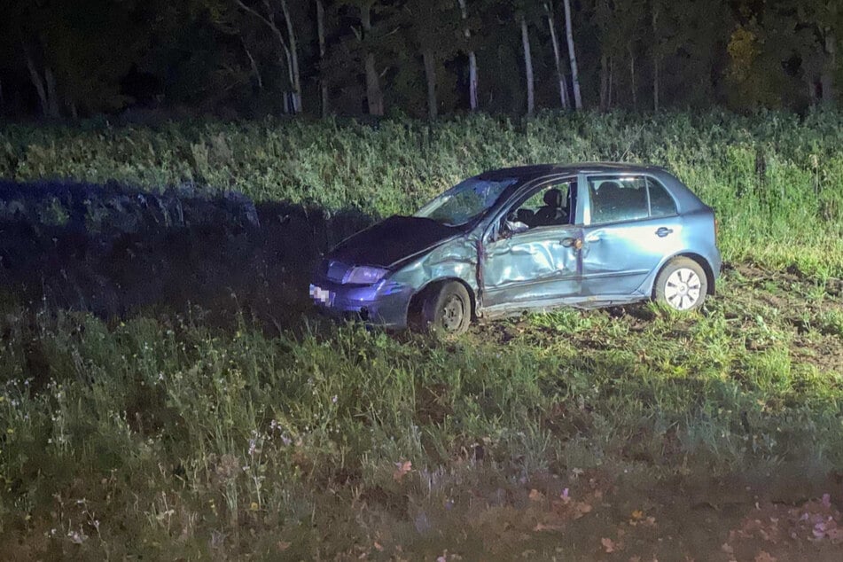 Der Wagen wurde durch den Unfall beschädigt, die junge Fahrerin erlitt Verletzungen.