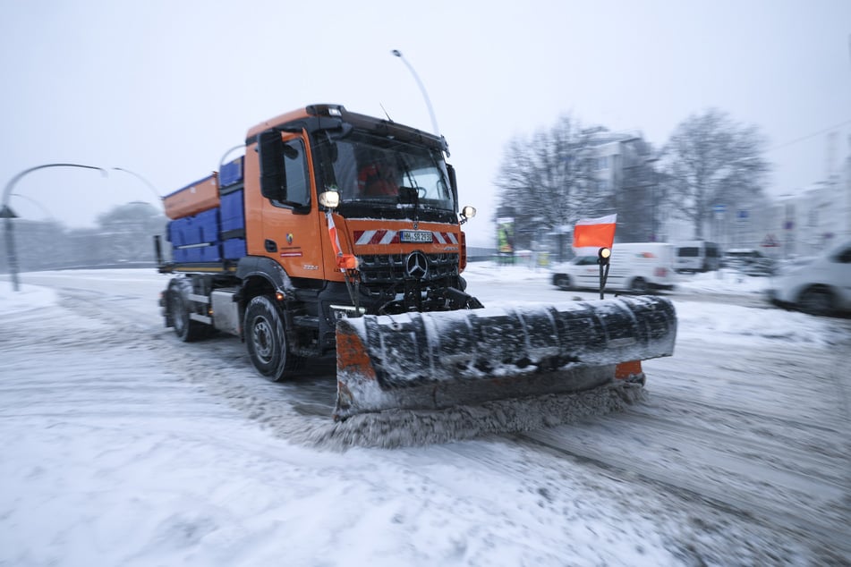 Am Samstag ist auf den Straßen in den höheren Lagen in NRW durch Neuschnee noch einmal Vorsicht geboten.