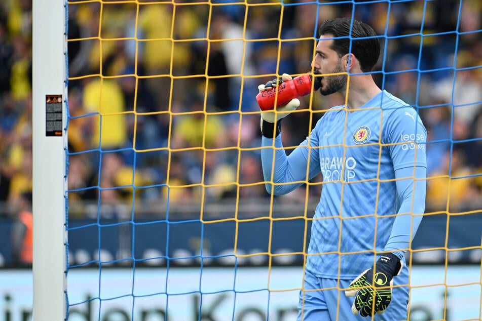 Der Keeper befindet sich mittlerweile in Schweden bei seiner Familie.