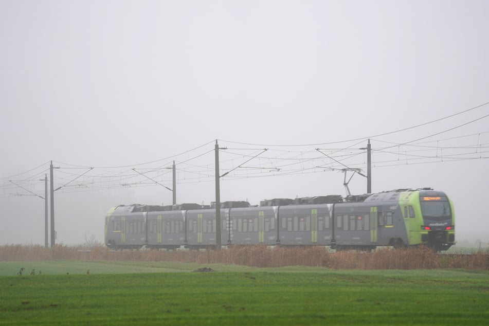 Auf der Bahn-Strecke in Itzehoe wurde am Dienstag die schreckliche Entdeckung gemacht. (Symbolbild)