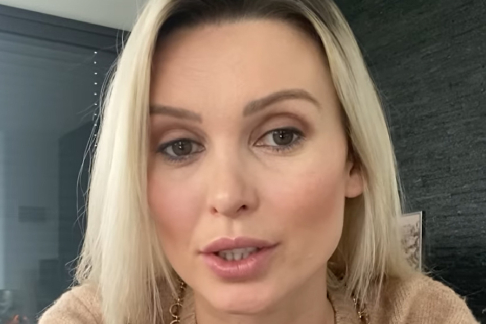 Model Katja Kühne (35) hat den RTL-"Bachelor" gewonnen. Nun wirbt sie fürs Abstandhalten.