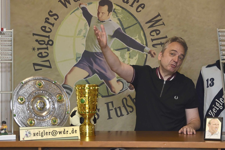 Fußball-Experte und Werder-Bremen-Stadionsprecher Arnd Zeigler (57) moderiert seine eigene TV-Show "Zeiglers wunderbare Welt des Fußballs".