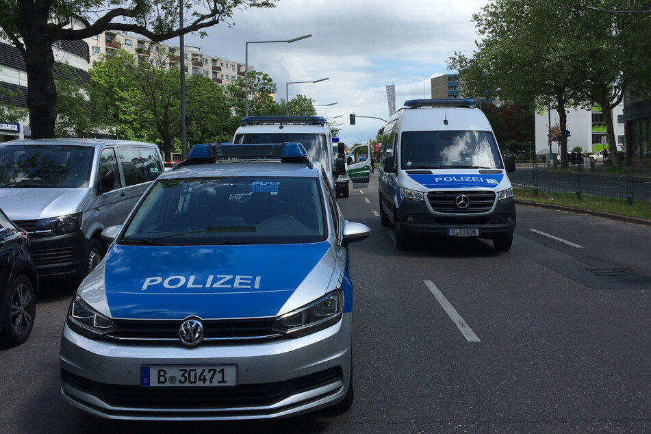 Die Polizei war mit einem Großaufgebot vor Ort. Der angeschossene Räuber wurde festgenommen.