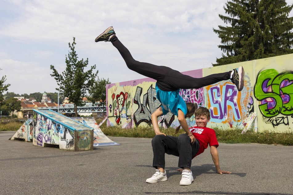 Um Nachwuchs muss sich Hahny nicht sorgen: Thea (11) und Nino (11) trainieren fleißig neben der Halbpipe.