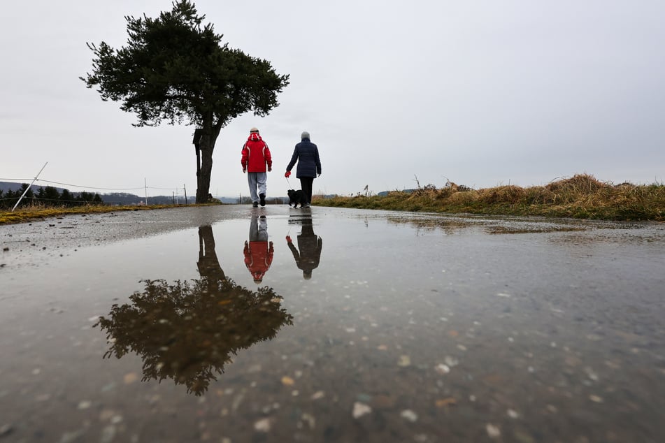 Regen zieht in vielen Regionen über NRW hinweg. (Symbolfoto)