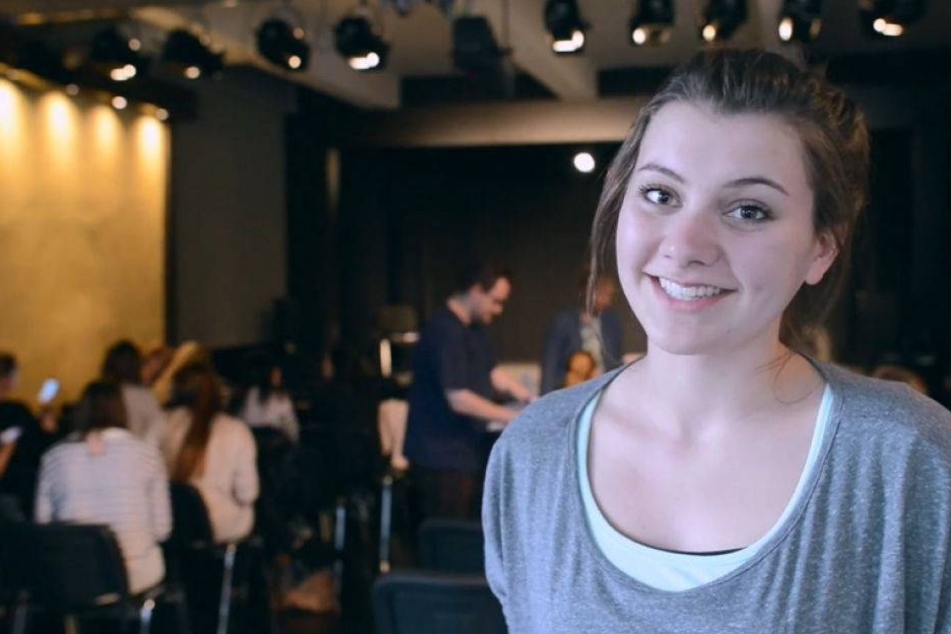 Azubine Nina spielt den Rudolph.