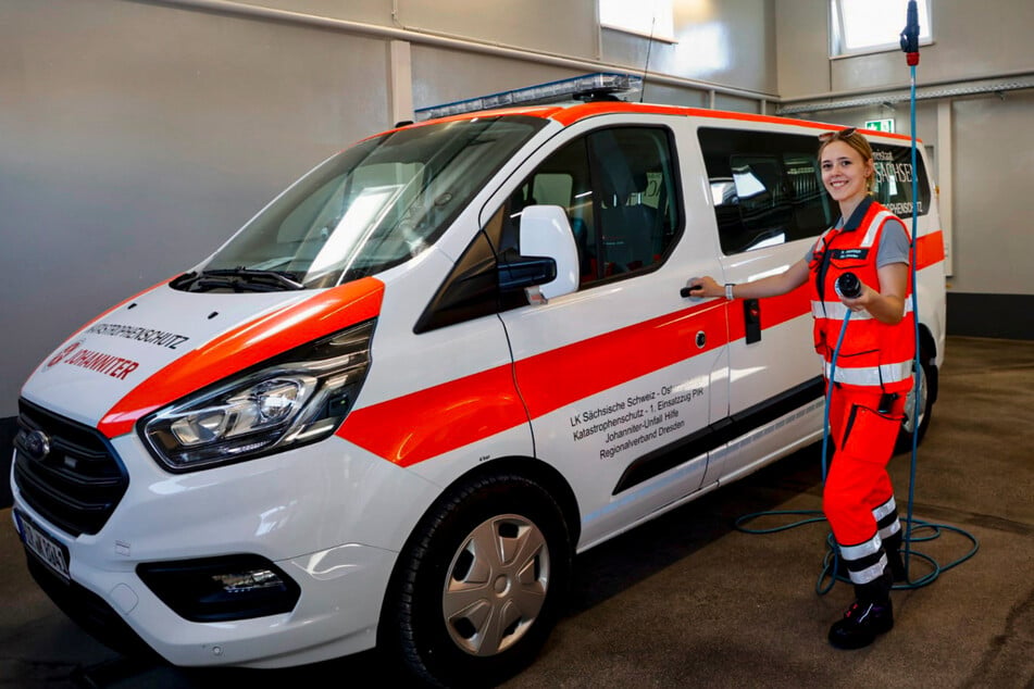 Sanitätshelferin Nina Findeisen (21) im Katastrophenschutzzentrum.