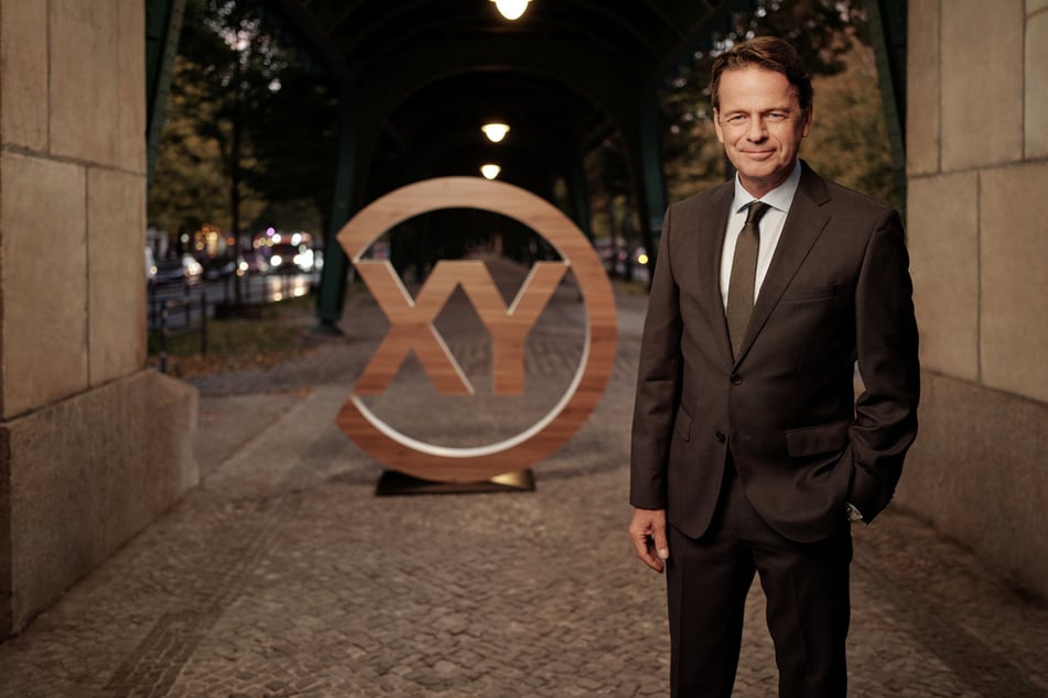 Moderator Rudi Cerne (66) fürht durch eine neue Folge "Aktenzeichen... XY Ungelöst".
