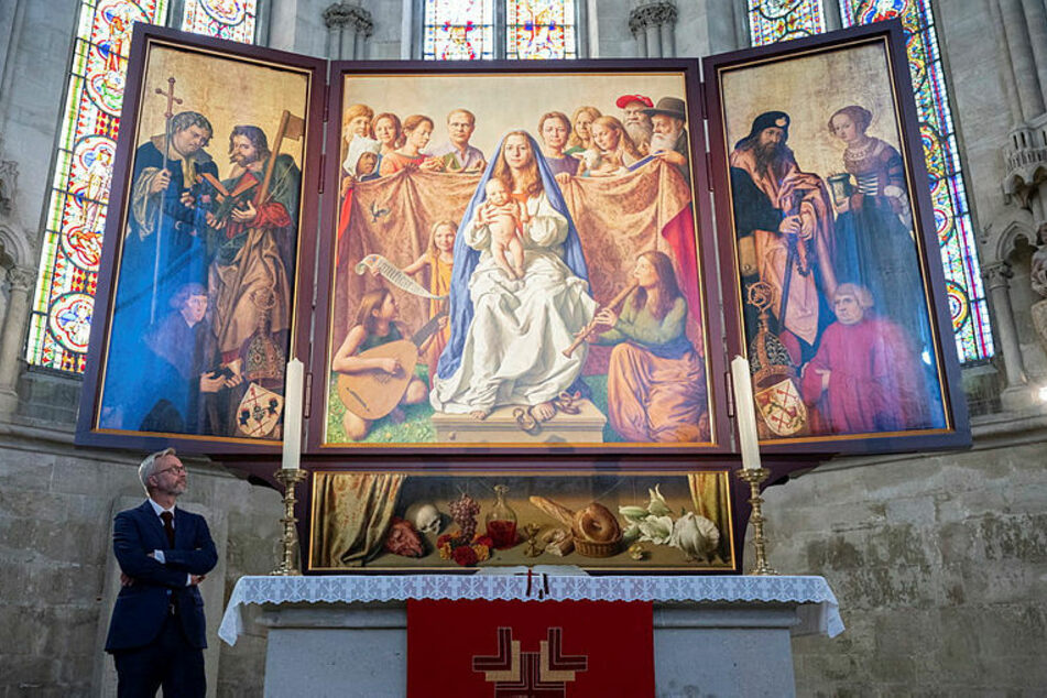 Der Leipziger Künstler Michael Triegel hat den Mittelteil des dreiflügeligen Altaraufsatzes im Naumburger Dom geschaffen.
