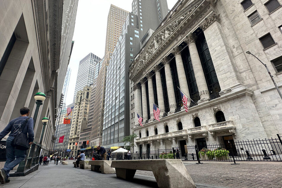 International wurden die Börsenkurse auf Talfahrt geschickt. Das gilt somit auch für den Dow Jones in New York.