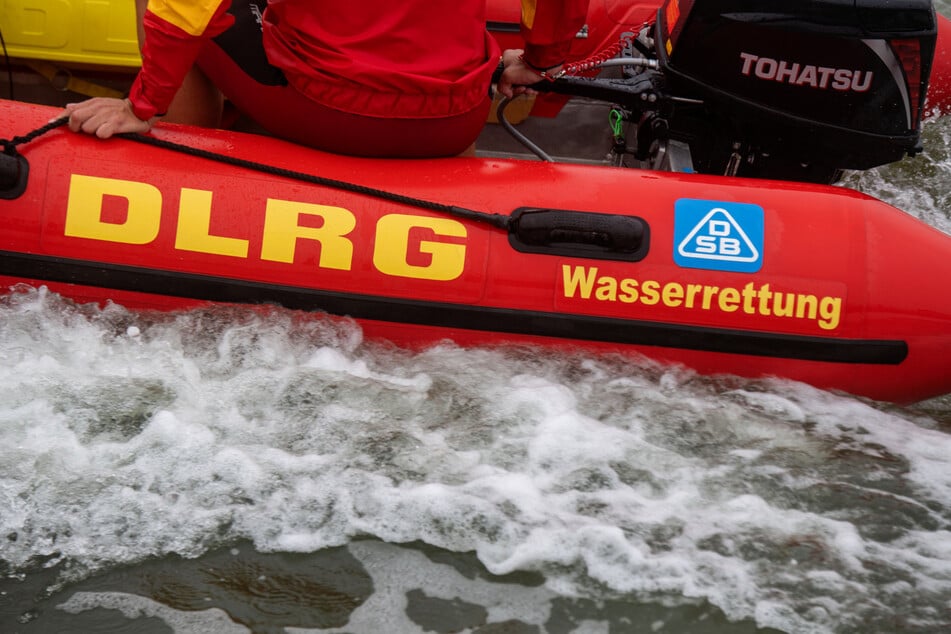 Auch Kräfte der DLRG waren vor Ort, aber die Suche nach dem Vermissten blieb erfolglos. (Symbolfoto)