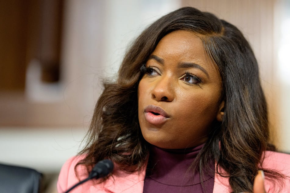 Jasmine Crockett's bodyguard fatally shot by police in standoff